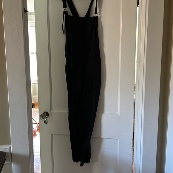 Lily Ashwell Black Linen Overalls - Picture 2 of 3